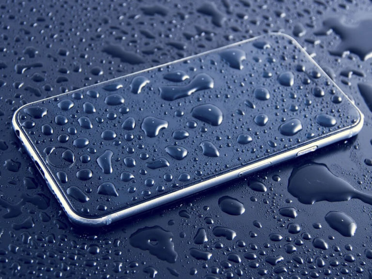 Šta da radite ako vam telefon upadne u vodu? 1 Šta da radite ako vam telefon upadne u vodu?