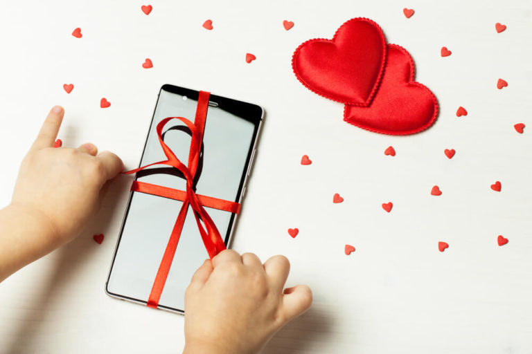 Mobilni telefon – poklon za 8. Mart